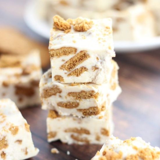 Biscoff Cinnamon Bun Fudge