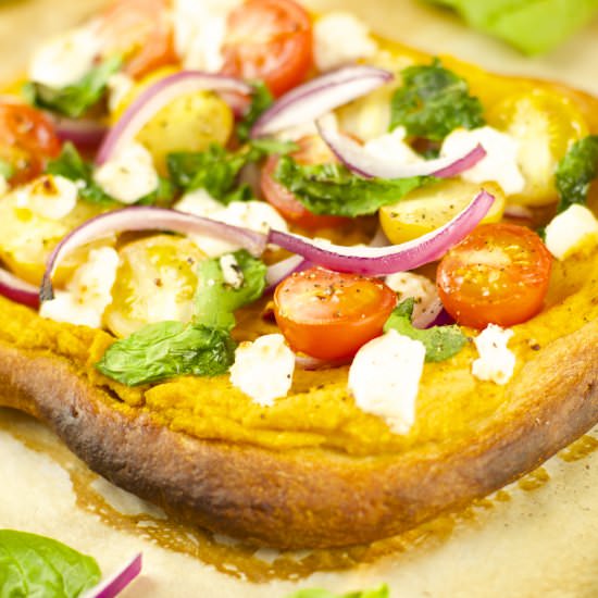 Pumpkin Hummus Pizza With Veggies