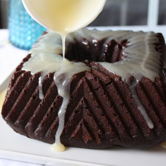 Bundt cake w/ sour cream icing