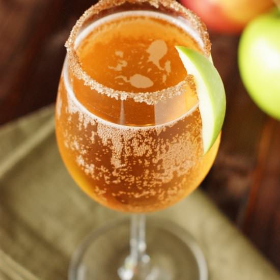 Sparkling Apple Pie Cocktail