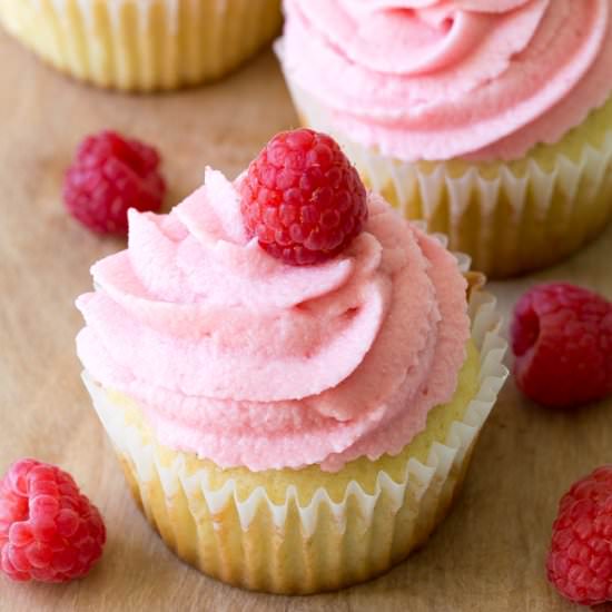 Cupcakes with Raspberry Buttercream