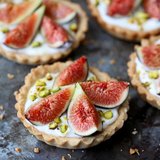 Fig and yogurt tarts