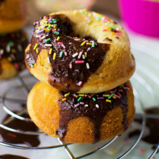 Vanilla & chocolate baked doughnuts