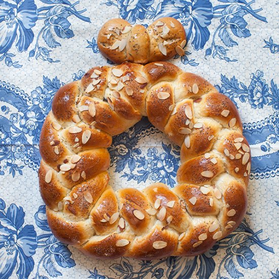 Poppy Seeds Challah Wreath