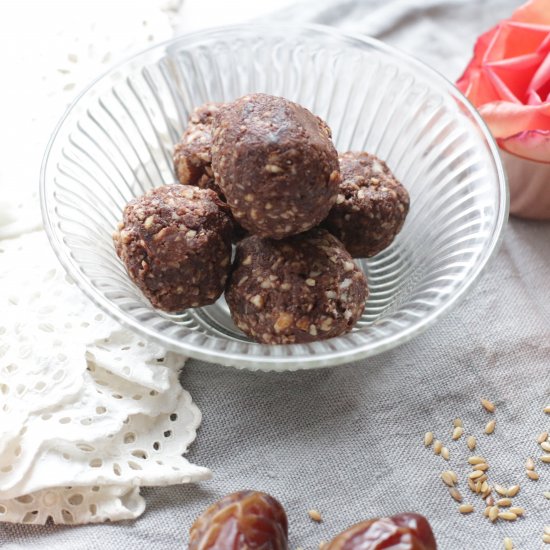 Healthy Cacao Energy Bites