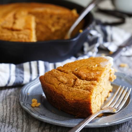 Vanilla Pumpkin Skillet Cornbread