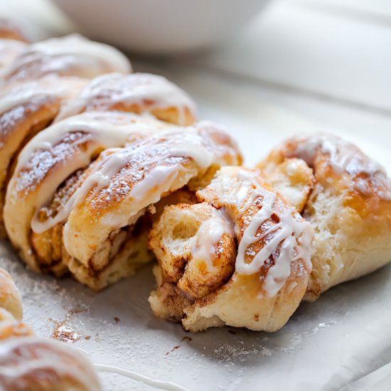 Cinnamon Roll Pull-Apart Bread