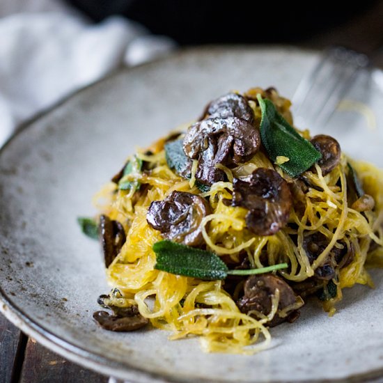 Spaghetti squash w/mushrooms & sage