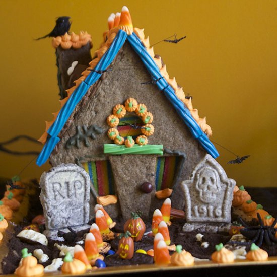 Haunted Halloween Cookie House