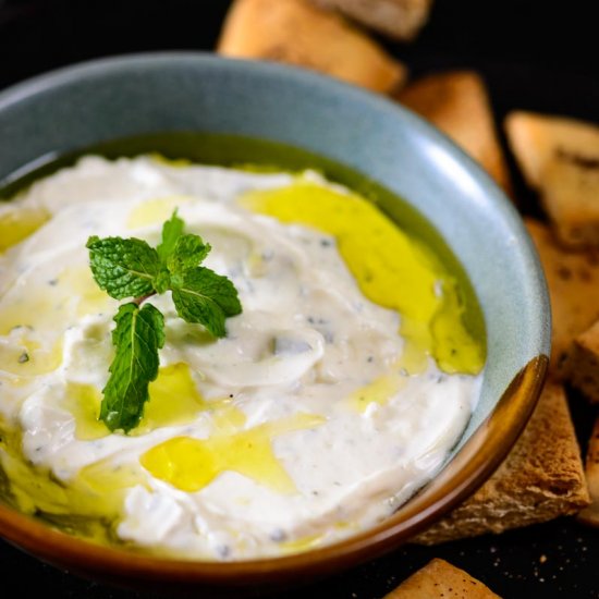 Yogurt Dip with Mint and Garlic