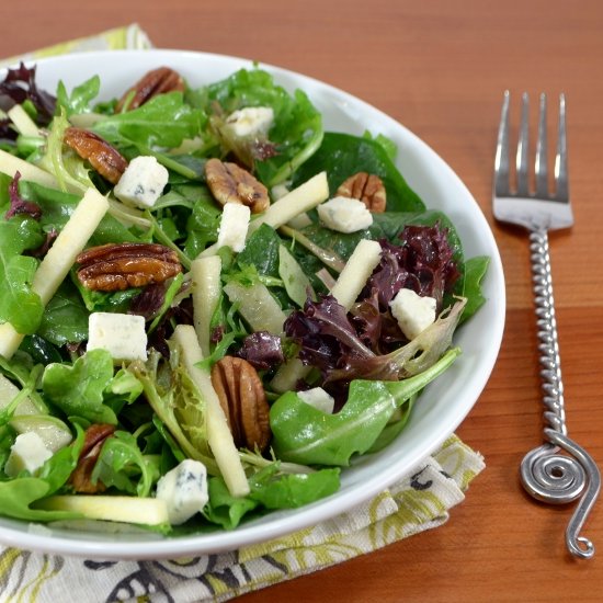 Autumn Salad with Apples and Toasted Pecans