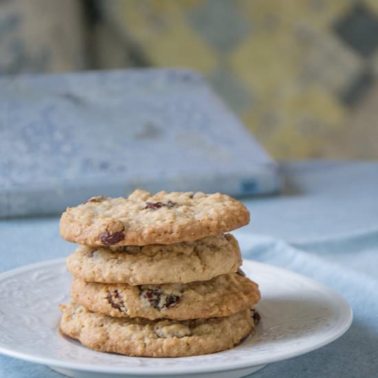 Raisin Cinnamon Oatmeal Cookies