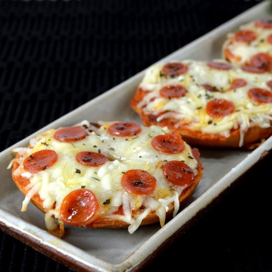 Mini Bagel Pizzas