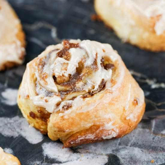 Super Easy Pumpkin Cinnamon Rolls