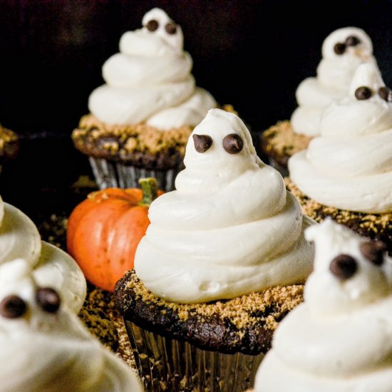 Dark Chocolate Ghosts Cupcakes