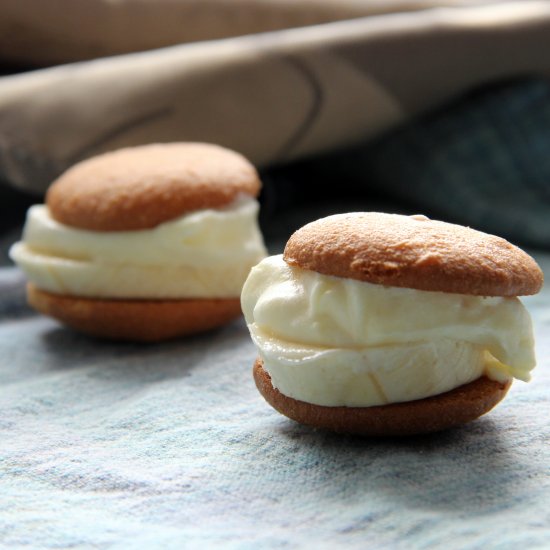 Mini Banana Pudding Sandwiches