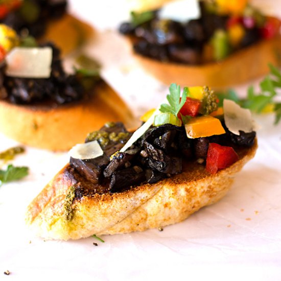 Bruschetta with Brown Mushrooms