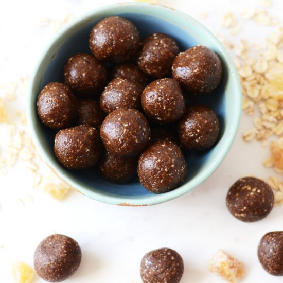 Healthy Gingerbread Energy Balls