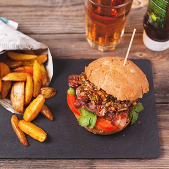 BBQ Burger with Chili Weges