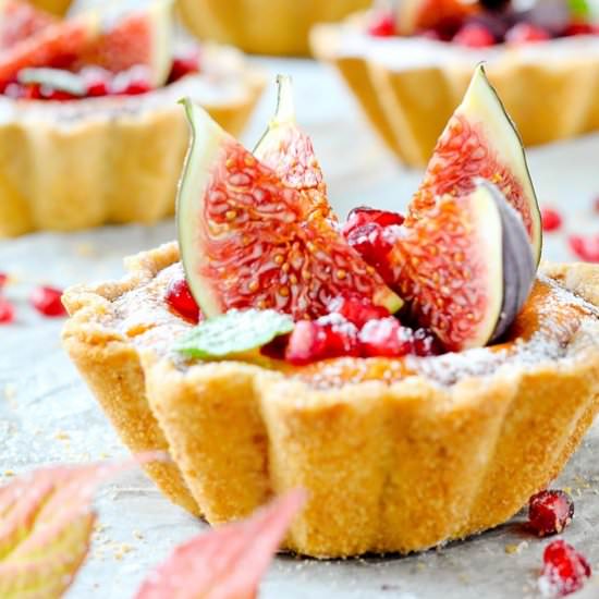 Tartelettes with Cheese and Fruits