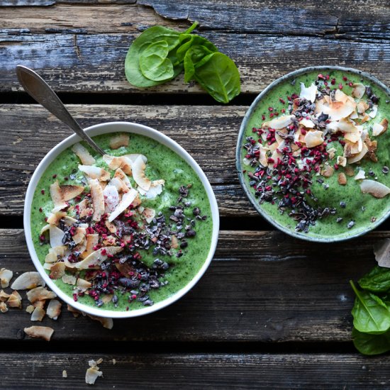 Green veggie loaded smoothie bowl