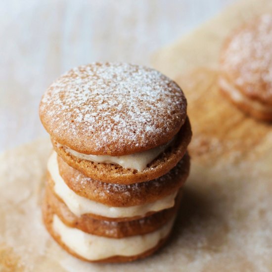 Spiced Applesauce Whoopie Pies