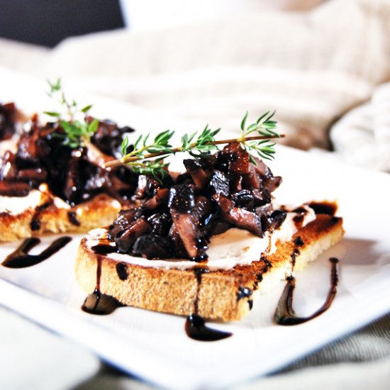 Mushroom Crostini with Goat Cheese