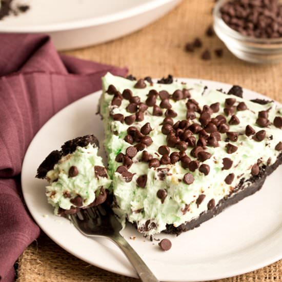 No Bake Mint Chocolate Chip Pie