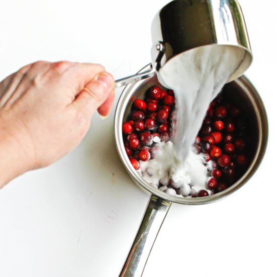 How to Make Jellied Cranberry Sauce