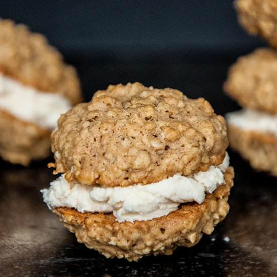 Oatmeal Cookies with Maple Cream