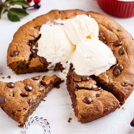 Gingerbread Skillet Cookie