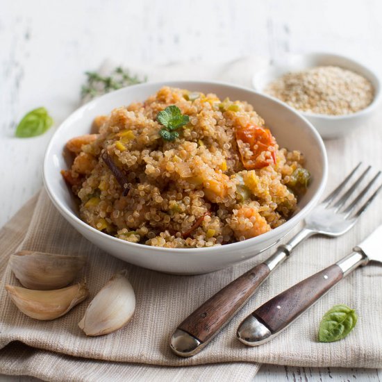 Quinoa with vegetables and shrimps