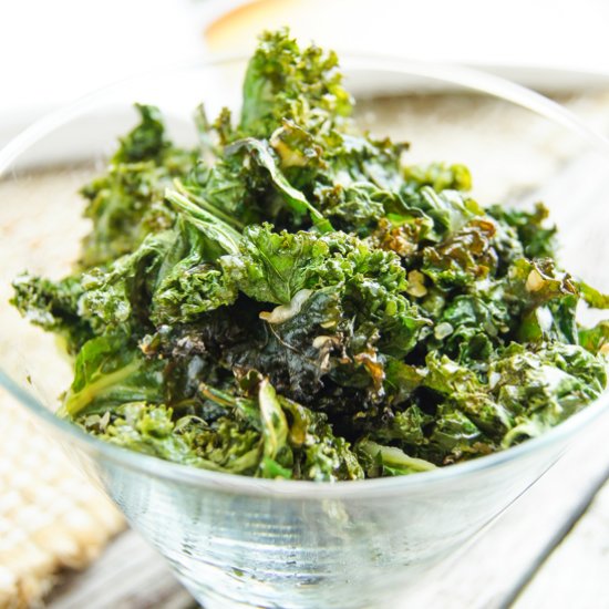 Vegan Cheesy Kale Chips