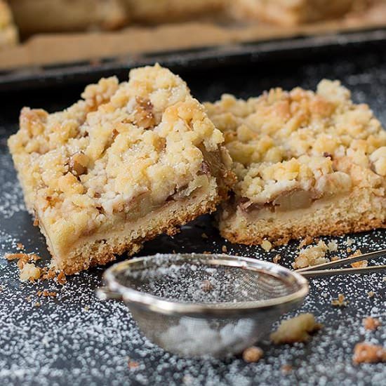 German apple streusel cake