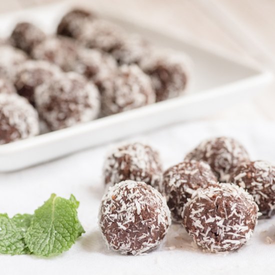 Paleo Chocolate Mint Balls