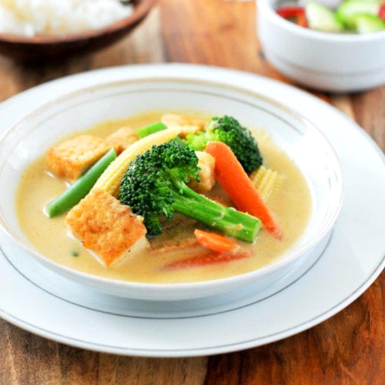 Yellow Curry with Tofu and Vegetables