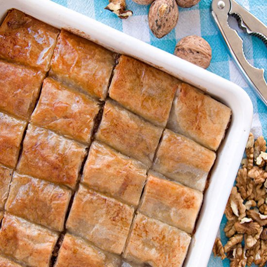 Baklava rolls