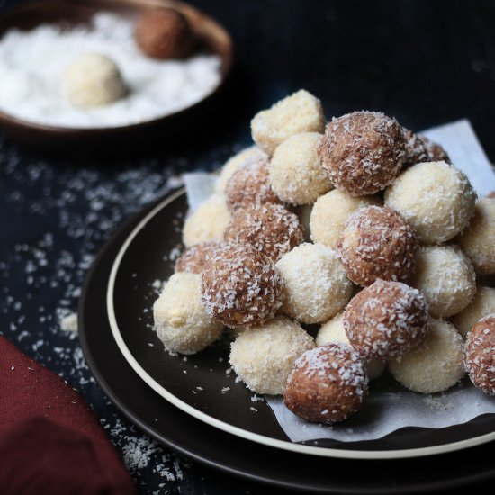 Coconut- Cashew Laddoo/Fudge