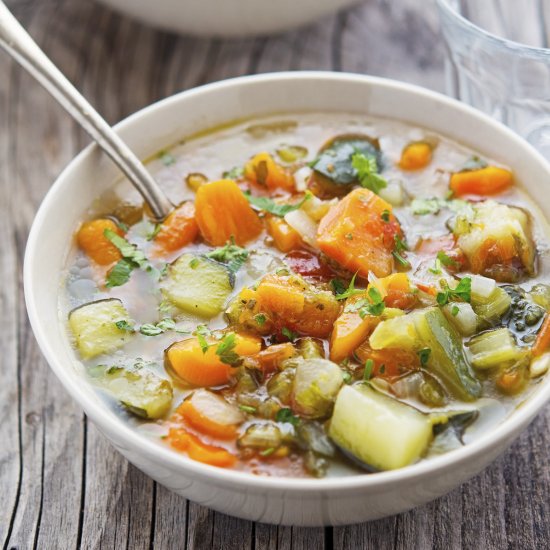 Light Italian Minestrone Soup