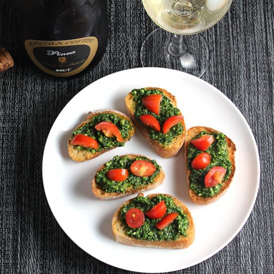 Kale Pesto Crostini