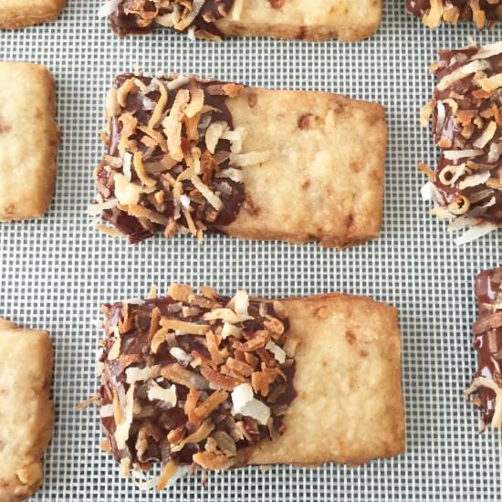 Macadamia Nut Shortbread Cookies