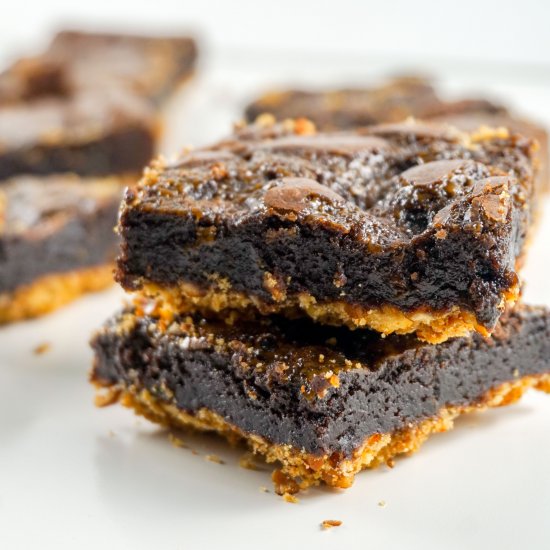 Caramel Brownies with Pretzel Crust