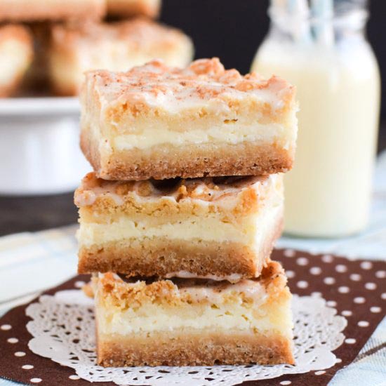 Eggnog Cheesecake Crumble Bars