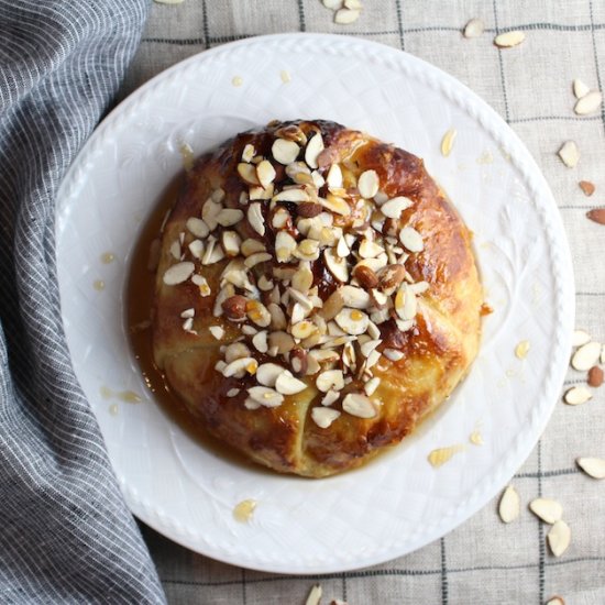 Baked Brie With Honey And Almonds