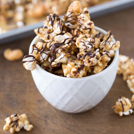 Caramel Cashew Crunch Popcorn