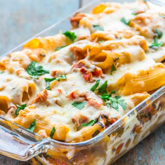 Cheesy Pizza Pasta Bake