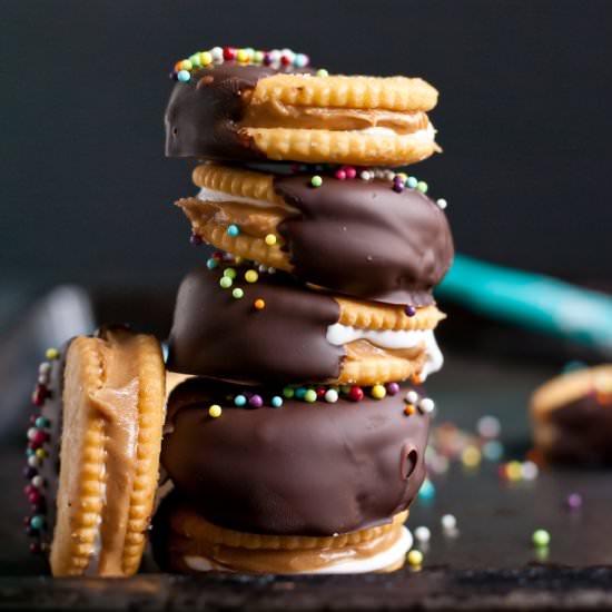 Chocolate Fluffernutter Ritz Cookie