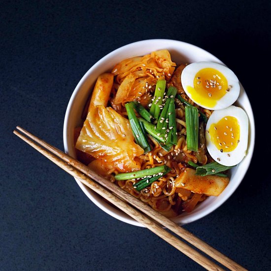 Rabokki – Ramen + Korean rice cakes