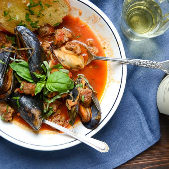 Wine and Garlic Mussels with Sausag