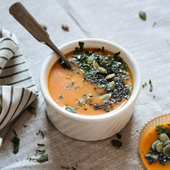 Easy Creamy Roasted Carrot Soup